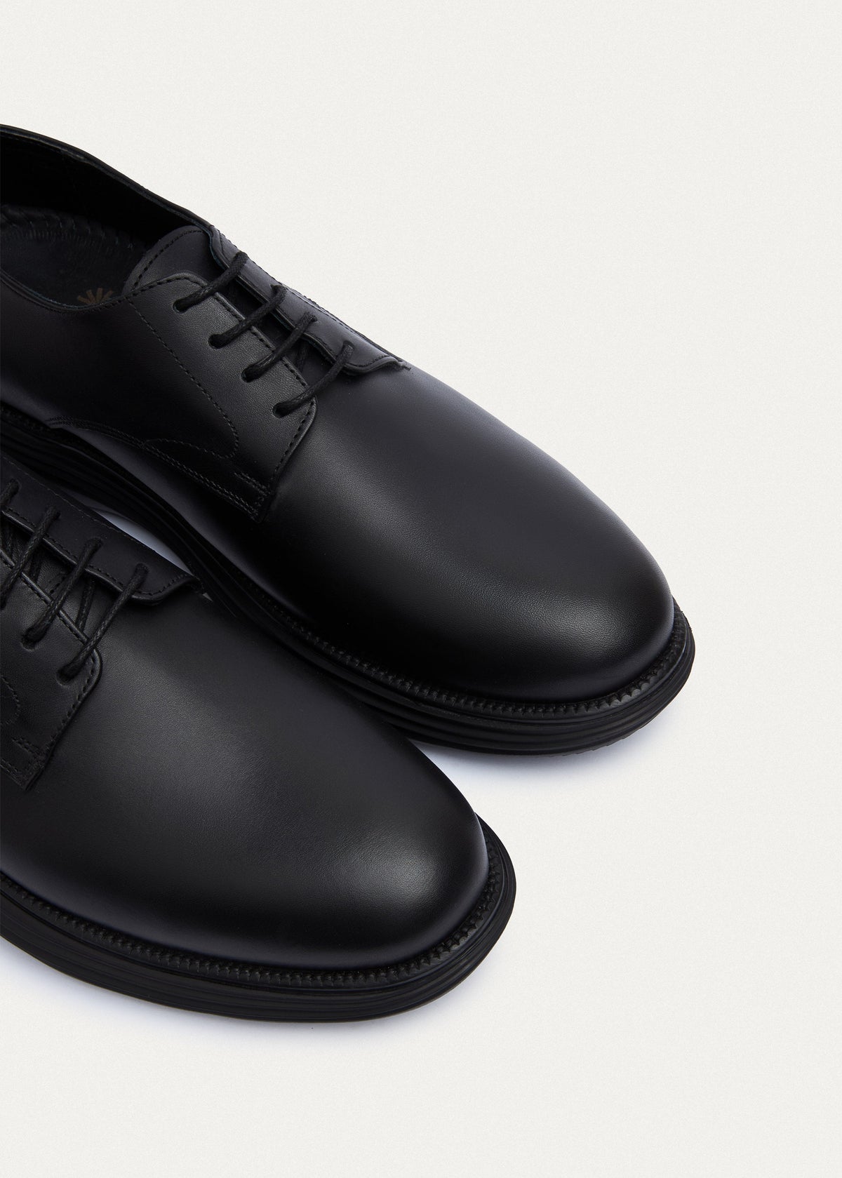 Plain-Toe Leather Lace-Up II — Black