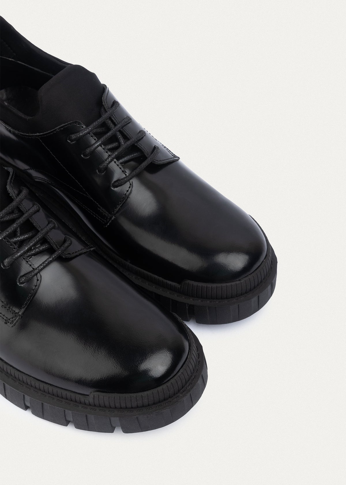 Urban Chunk Lace Shoes Patent Leather — Black