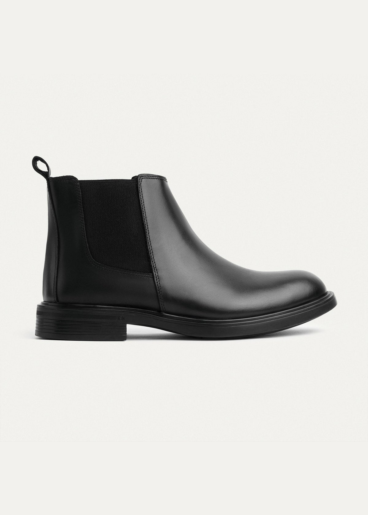 Classic Chelsea Boots — Black