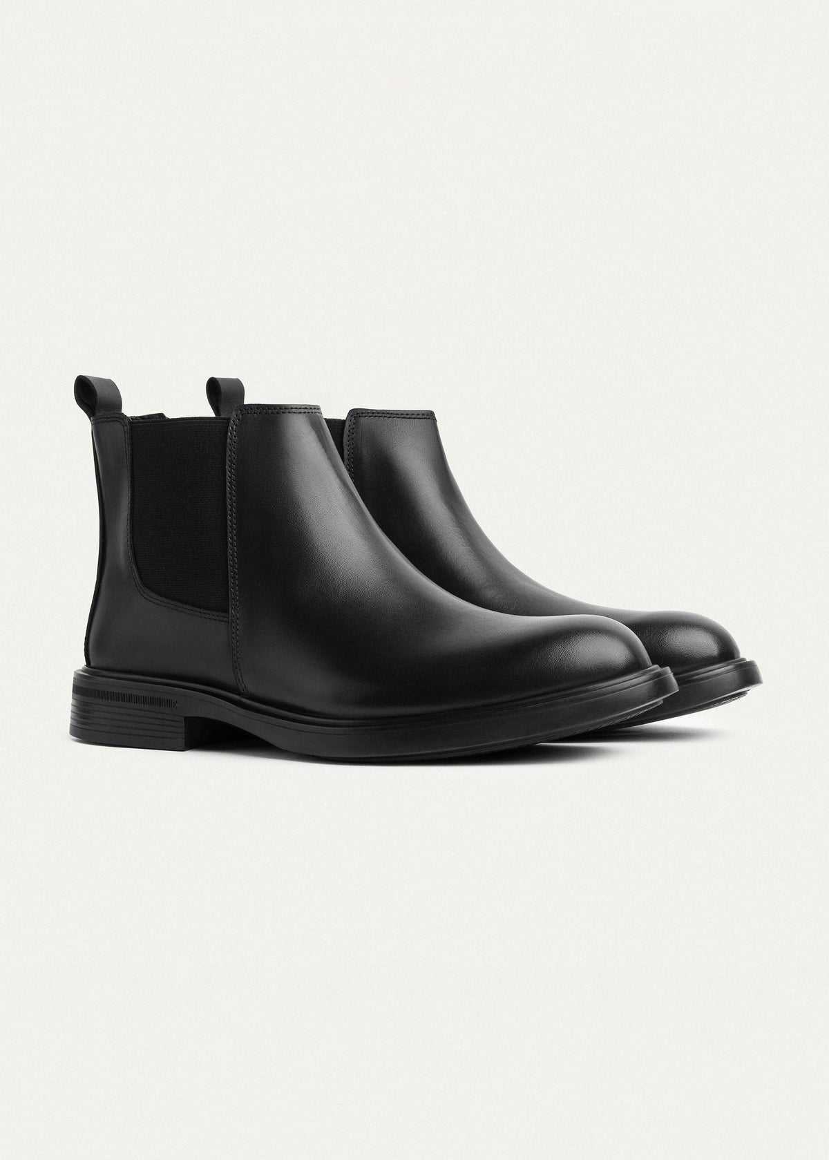 Classic Chelsea Boots — Black