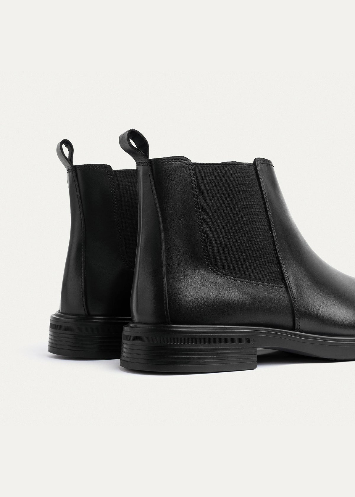 Classic Chelsea Boots — Black