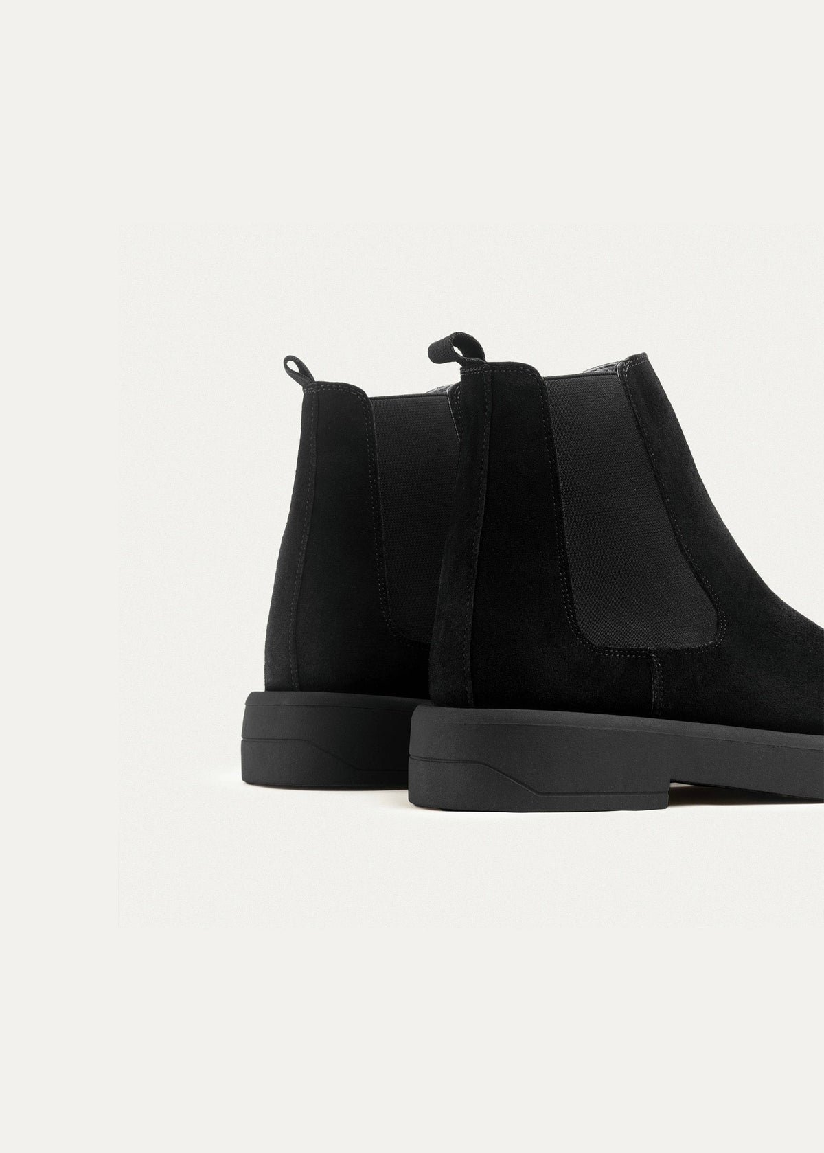 Luxe Leather Chelsea Boot — Black